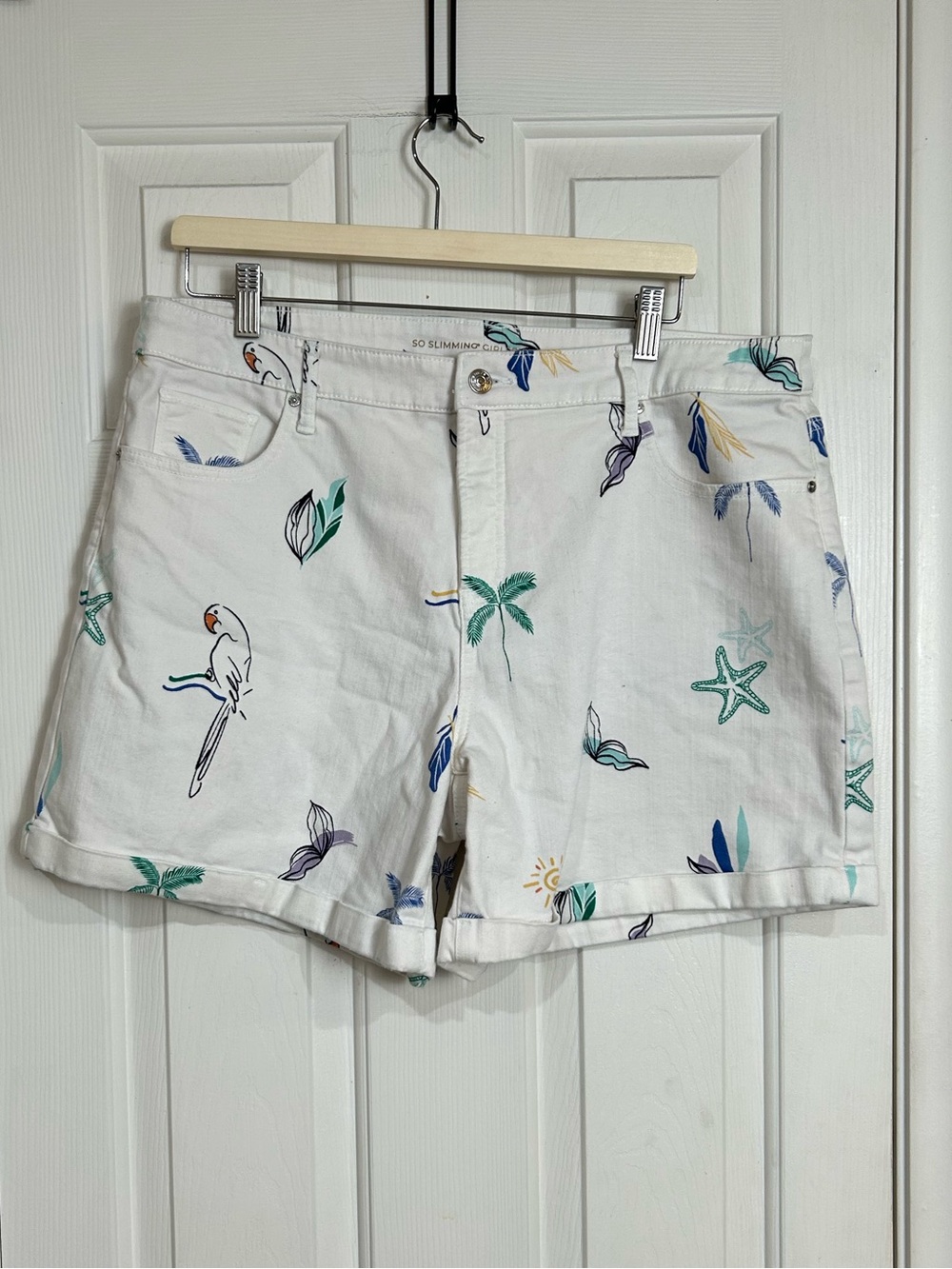 Chico's So Slimming Girlfriend Tropical Parrot White Denim Shorts Size 16